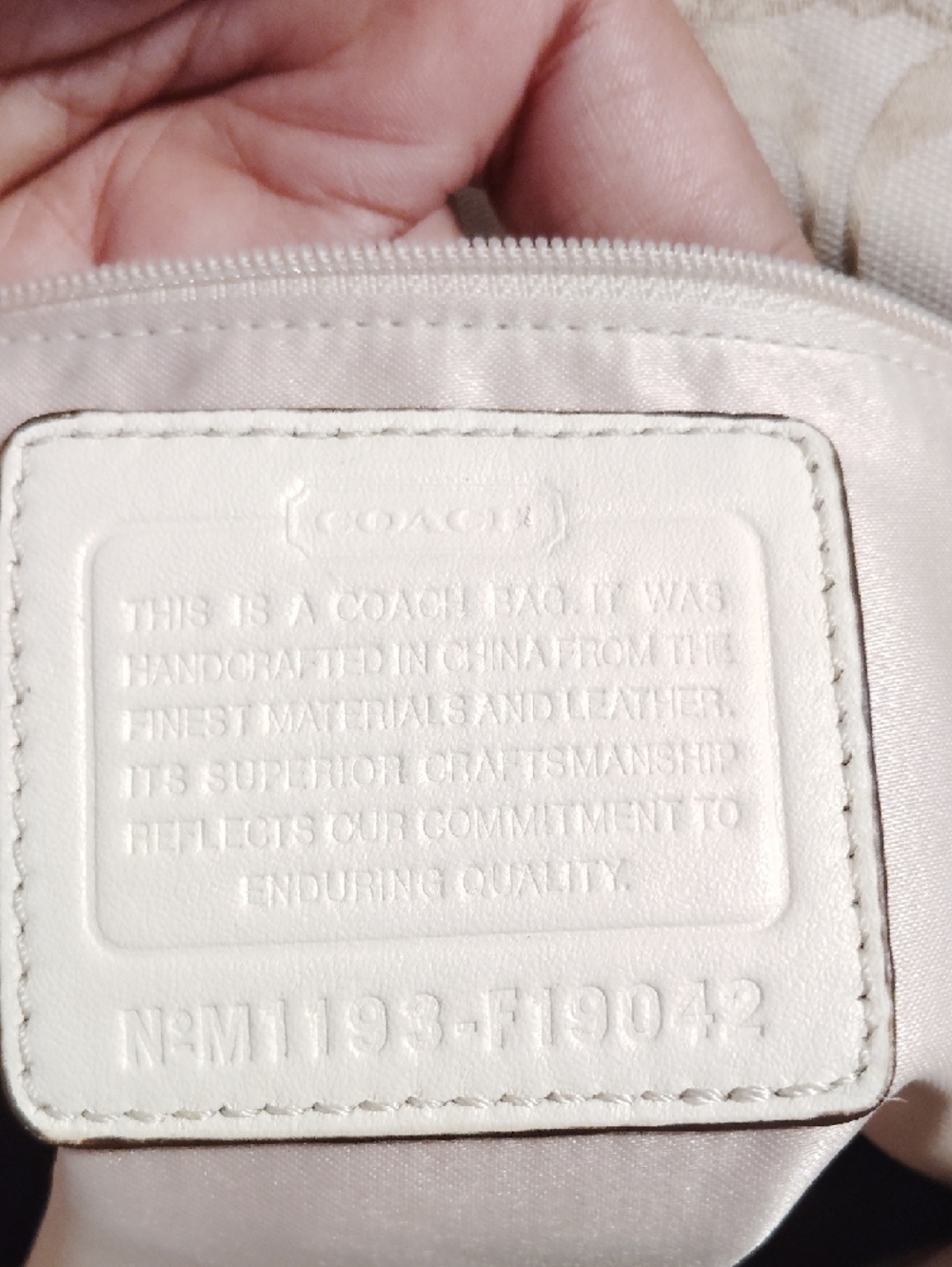 Coach Beige and White Signature Circle Appliqué Tote!! - Picture 13 of 17